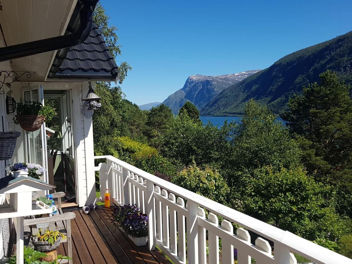 Between Fjord Og Glacier Ålfoten Esterno foto