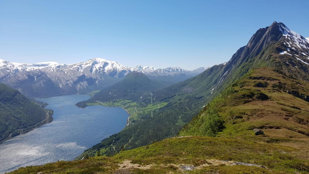 Between Fjord Og Glacier Ålfoten Esterno foto
